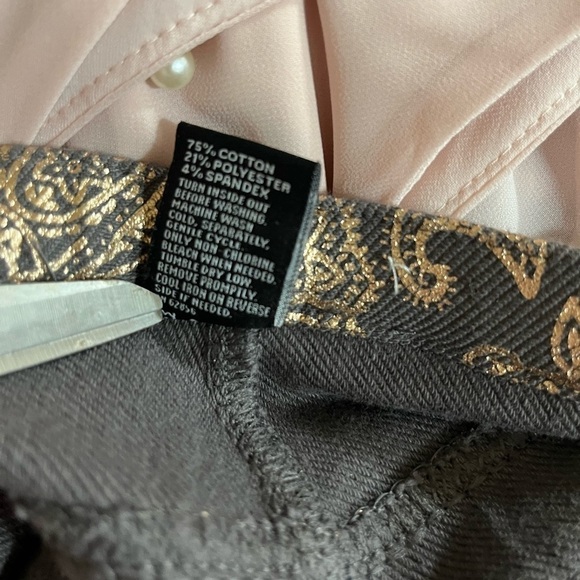 Hue  shimmer metallic, print, rose gold leggings NWOT - Picture 5 of 6